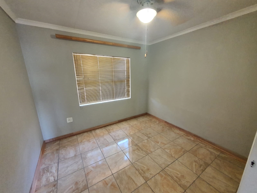 2 Bedroom Property for Sale in Geelhoutpark North West